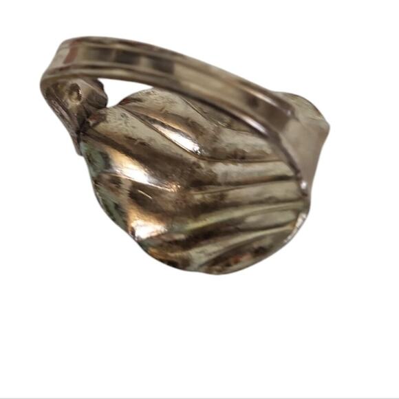 Vintage Shell Scales Spoon Ring - Picture 2 of 3